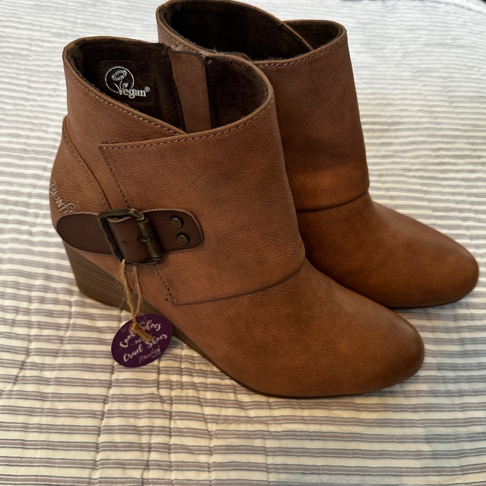 NEW Blowfish Vegan Ankle Wedge Booties with Buckles, Women’s Size 7 - Picture 12 of 16